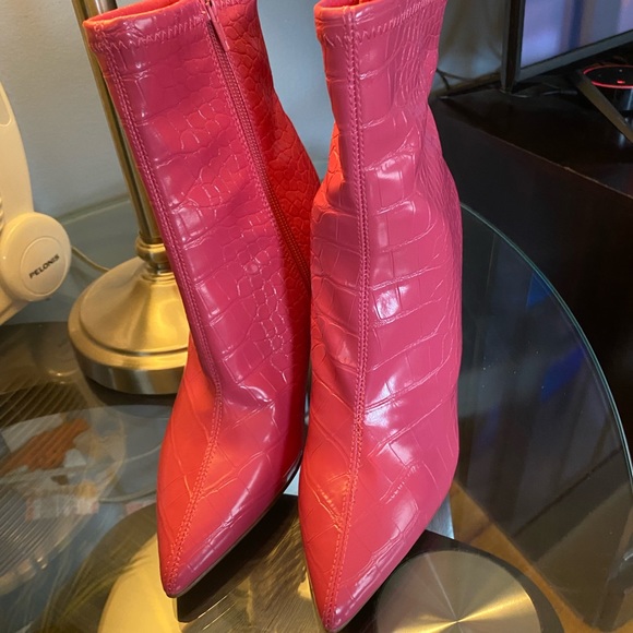 Steve Madden Posse pink crocodile stiletto heels size 6.5 new - Picture 2 of 9